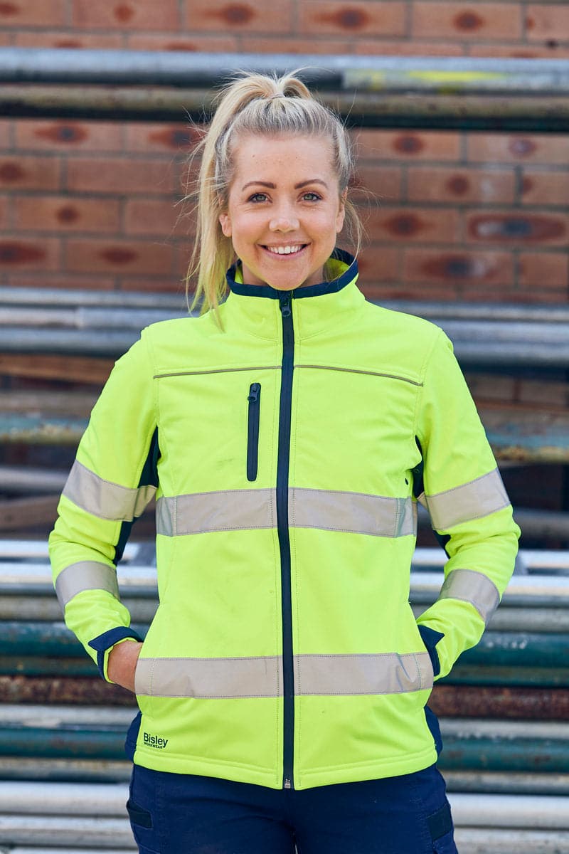 What Hi Vis Workwear Do You Need? A Guide to Choosing the Right Hi Vis Clothing